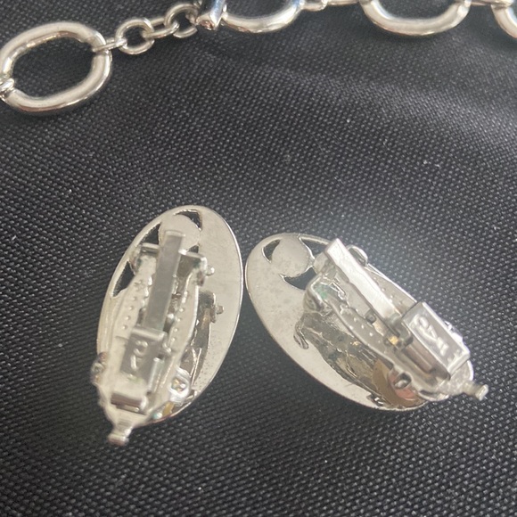 Vintage Butler Silvertone Necklace & Earrings - Picture 3 of 15